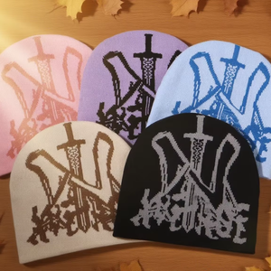 2025 nouveau gros personnalisable couleur unie clair tricoté épée Logo Y2K tendance Style doux acrylique matériel crâne bonnet casquettes - Product Image 1