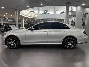 <span class=keywords><strong>Mercedes</strong></span> E200 Sport 4MATIC AWD <span class=keywords><strong>E</strong></span>-Class 2017 Usado, Sedán de Lujo, Volante a la Izquierda, 5 Asientos, en Venta - Product Image 2