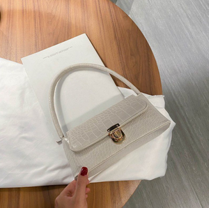 Bolso de hombro de ganchillo con borlas para niña 2023, bolso de ganchillo tejido a mano, bolso de hilo de camiseta, bolsos de ganchillo personalizados hechos a mano - Product Image 1