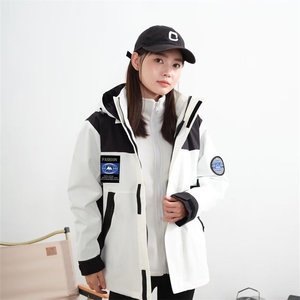 Women's Three In One Water Repellent Detachable Mountaineering Jacket With Customizable Logo Outdoor Sports Wear - Product Image 3