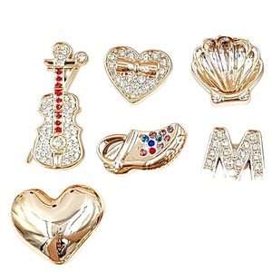 Vente en gros de breloques écologiques pour chaussures Bling en stock boucles en <span class=keywords><strong>plastique</strong></span> pour enfants adultes cadeau de fête breloques pour chaussures décorations pour chaussures - Product Image 4