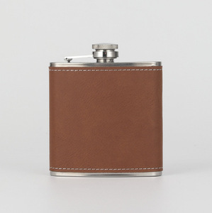 Botella de Licor Personalizada con Logotipo Impreso en Cuero, Regalo para Hombres, Padrinos de Boda, Regalos para Despedida de Soltero - Product Image 4