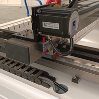 Découpeuse et graveuse laser CO2 130W 1390 pour tissus, machine CNC haute précision avec IA, contrôle Ruida et système de refroidissement par eau