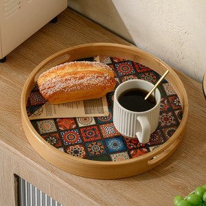 Plateau de service rond en bambou naturel, motif floral bohème, pour thé, café, collations, repas à la maison - Product Image 1