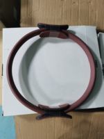 Kit d'accessoires de Pilates et de gym : Bande de résistance extensible marron chocolat personnalisée, Cercle magique de Pilates, Chaussettes de yoga, Barre de gym, Haltères