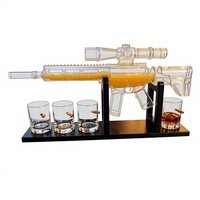 Ensemble de carafe à whisky en verre de style fusil AR15 artisanal avec 4 verres à shot intégrés, support de présentation, logo personnalisé, cadeau de luxe, articles de bar