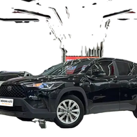 Подержанный внедорожник Toyota Corolla с полным приводом, АКПП, тканевыми сиденьями, шинами R17, панорамным люком, сенсорным экраном, левый руль, 2023 г., бензин, темно-серый