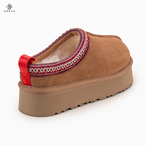 Vente en gros de bottes Uggly personnalisées pour femmes, tongs d'hiver en peau de mouton, daim de vache, chaussures d'hiver chaudes à enfiler, <span class=keywords><strong>pantoufles</strong></span> - Product Image 3