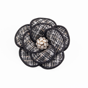 Hepound Nouveau rétro à la mode Double C fleur broche haut de gamme broche clip CC laine tissu camélia broches broche en gros - Product Image 4