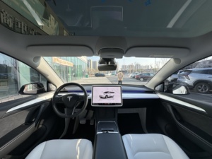 تيسلا موديل واي 2022 بدفع خلفي، تسارع 5.9 ثانية، مع نظام القيادة الذاتية AMD، مساحة تحميل كبيرة، عداد كيلومترات منخفض وقيمة رائعة - Product Image 6