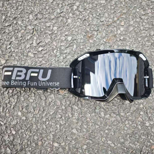 Gafas Deportivas de Ciclismo Personalizadas de Fábrica de Alta Calidad, Ligeras, con Lentes Adicionales Desprendibles, Lentes Transparentes Plateadas Reemplazables - Product Image 1