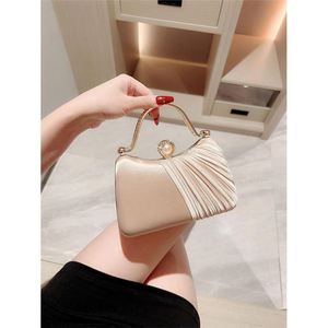 Bolsa de Maquillaje Portátil Transparente con Cierre Reforzado y Estampado Personalizado - Product Image 2