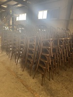 Chaise en plastique empilable élégante pour hôtel, événement, fête, salle à manger, style bois courbé, vente en gros