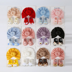 Ensemble bonnet et chaussettes tricotés pour nouveau-né Rain Elf Cross-Border Spring, style dessin animé, vente en gros - Product Image 1