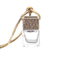 Pendentif de voiture suspendu transfrontalier bouteille vide de parfum conteneur de parfum de voiture carré diffuseur de parfum de voiture de 8ml avec couvercle spécial