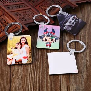 Vente en gros de porte-clés en bois MDF en forme de cœur vierges de haute qualité pour impression par sublimation DIY pour la décoration - Product Image 2