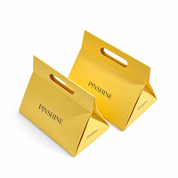 Sac cadeau en papier pour bijoux de luxe, boîte à écharpes personnalisée, emballage cosmétique, boîte triangulaire pliable avec gaufrage doré