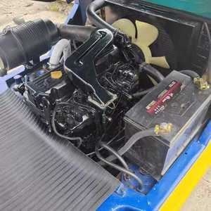 Carretilla elevadora diésel 4WD Komatsu de 3 toneladas usada Original japonesa resistente y duradera con mástil de dos etapas a la venta con rendimiento estable - Product Image 6