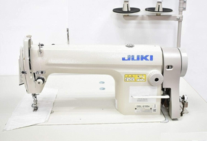 Máquina de Coser Industrial de Puntada Recta de Una Aguja DDL-8100e Usada - Product Image 1