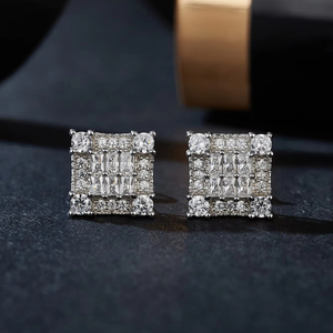 Boucles <span class=keywords><strong>d</strong></span>'oreilles tendance en argent sterling 925 avec moissanite, diamants VVS <span class=keywords><strong>D</strong></span> étincelants, clous carrés en grappe brillante - Product Image 1