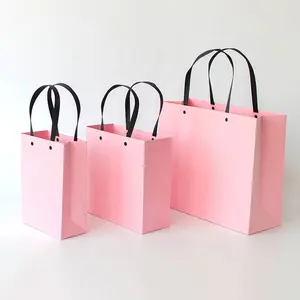 珠宝包装纸袋粉红色牛皮纸手提袋购物袋与自定义徽标