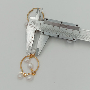 7-8mm <span class=keywords><strong>di</strong></span> alta qualità <span class=keywords><strong>di</strong></span> riso <span class=keywords><strong>perla</strong></span> naturale <span class=keywords><strong>con</strong></span> acciaio inossidabile 18k placcatura in oro <span class=keywords><strong>orecchino</strong></span> per <span class=keywords><strong>la</strong></span> <span class=keywords><strong>ragazza</strong></span> <span class=keywords><strong>di</strong></span> arte - Product Image 4