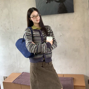 Pull vert de niche à manches longues pour femme, nouvelle collection automne-hiver, style décontracté haut de gamme - Product Image 3