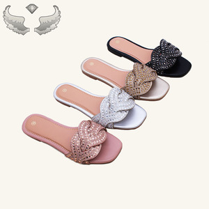 Sandales plates d'été tendance pour femmes, pour une utilisation décontractée en extérieur, avec des strass scintillants et un design léger, sandales pour femmes - Product Image 1