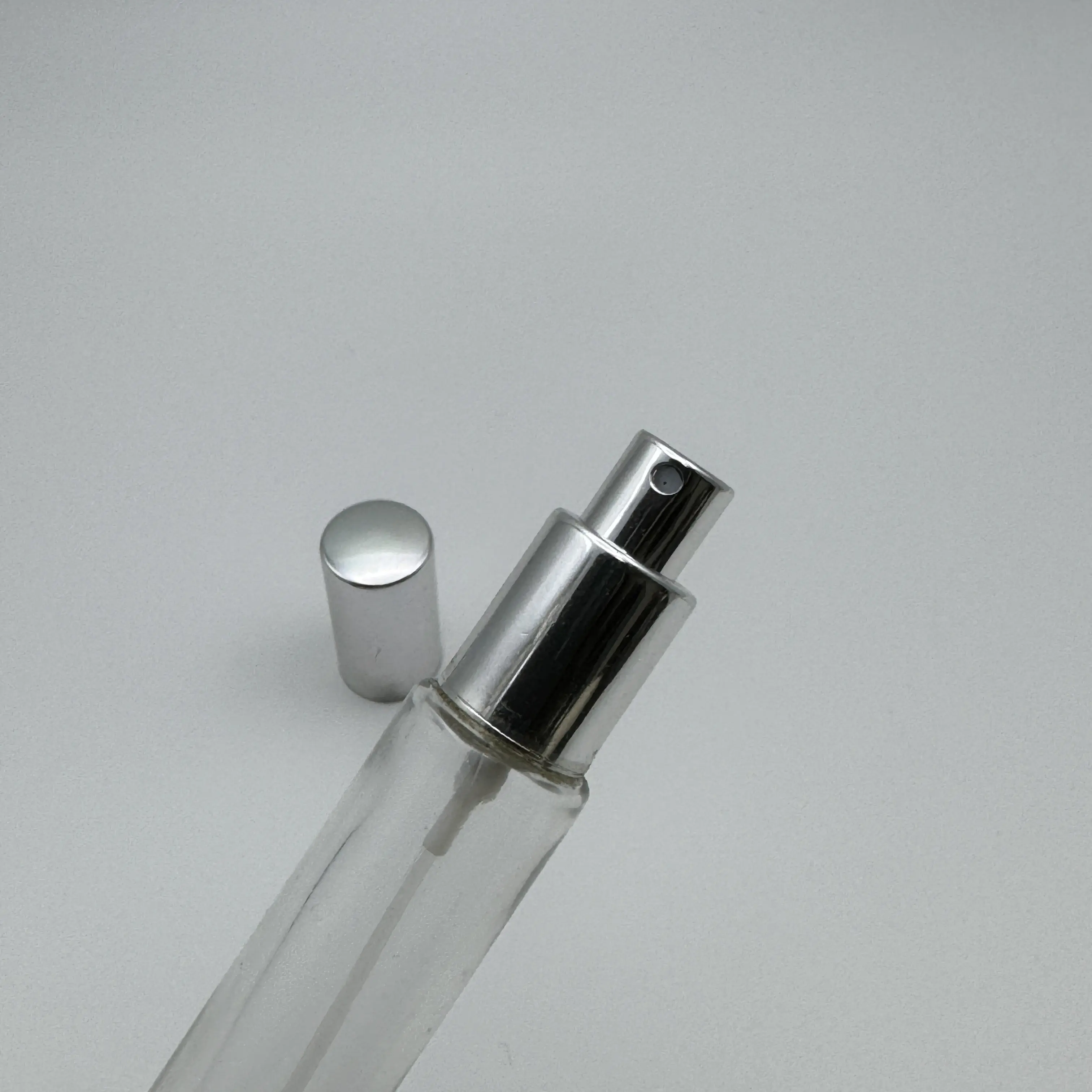 Factory Wholesale Aluminum Cosmetics Fine Mist Sprinkler Head Perfume Bottle Crimp Spray Pump Screw Nozzle