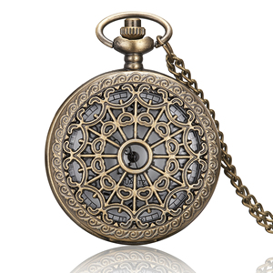 Orologio da Tasca Vintage in Rame Anticato con Catena, Design Inciso a Ragnatela, Stile Commemorativo Nostalgico - Product Image 1