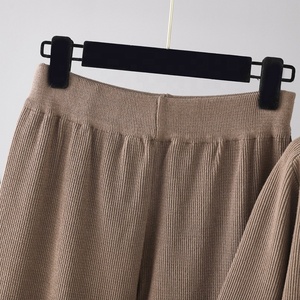 Conjunto de dos piezas de suéter y pantalón para mujer, elegante, informal, de gama alta, prendas de punto suaves, de longitud larga, con cuello redondo y hombros caídos para tejer - Product Image 6