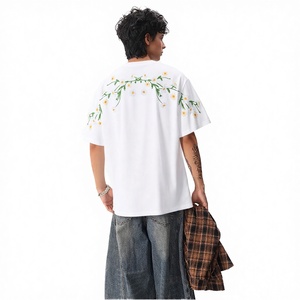 เสื้อยืดโอเวอร์ไซส์ |   ลายพิมพ์ผีเสื้อและดอกไม้ที่ไหล่ด้านหลัง |   ผู้ผลิตเสื้อยืดสตรีทแวร์พิมพ์ลายคุณภาพสูง ขายส่ง - Product Image 3