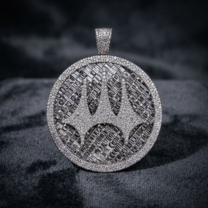 Pendentif Couronne Iced Out en Argent 925 avec Moissanite Ronde Taille Brillant, Bijou Unisexe Hip Hop, Idéal Cadeau - Product Image 1