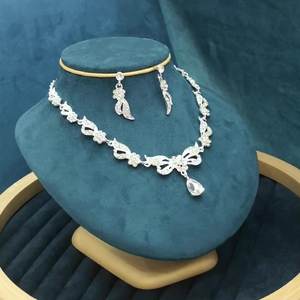 Elegante Juego de Collar y Pendientes de Pedrería de Alta Calidad, Glamour Nupcial Moderno con Material Principal de Aleación - Product Image 4