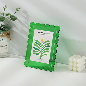 กรอบรูปอะคริลิคแม่เหล็ก ขอบหยัก สำหรับตั้งโต๊ะหรือแขวนผนัง - Product Image 3