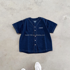 Set 2 Pezzi in Denim: <span class=keywords><strong>Camicia</strong></span> a Maniche Corte con Scollo a V e Bottoni e Pantaloncini <span class=keywords><strong>Jeans</strong></span>, Design Personalizzato, Alta Qualità, Denim Pesante per Uomo - Product Image 1