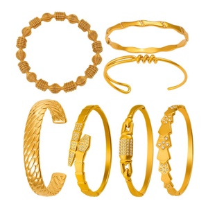 Juego de Siete Brazaletes Chapados en Oro, Resistentes al Agua, con Diseño de Escamas de Serpiente y Cristales Transparentes, de Lujo para Uso Diario, para Mujer - Product Image 5