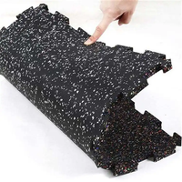 Die ungiftigen 50*50*2,0 cm EPDM-Gummi fußmatten von China Factory mit 20mm Dicke, rutsch fest für Fitness studio und Schießstand