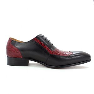 Chaussures habillées formelles pour hommes en cuir noir à bout aile, motif python rouge rétro, empeigne patchwork - Product Image 5