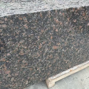 Demi-dalles de granit brun poli classique indien pour comptoirs de propriétés de prestige et carreaux extérieurs de centres commerciaux - Product Image 4