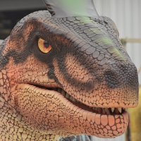 Costume de dinosaure Cryolophosaurus animatronique grandeur nature de Zigong, réaliste, pour événements en extérieur, jardins, parcs d'attractions, maisons de jeux, centres commerciaux et événements FEC