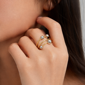 Anillo Abierto Ajustable de Acero Inoxidable con Baño de Oro de 14K y Múltiples Filas con Detalles de Bolas Redondeadas en Dos Tonos - Product Image 5