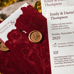 Carte d'invitation <span class=keywords><strong>de</strong></span> <span class=keywords><strong>mariage</strong></span> <span class=keywords><strong>de</strong></span> luxe en velours rouge bordeaux, découpée au laser, avec sceau <span class=keywords><strong>de</strong></span> cire doré - Product Image 1