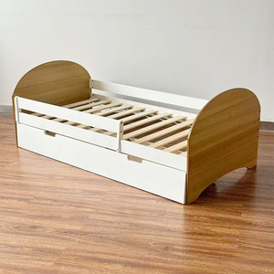 Letto singolo Montessori per bambini con sponda di sicurezza, in legno, con cassetto contenitore per bambine - Product Image 2