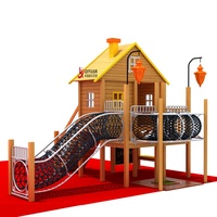 Großer Kinder-Fitnesspark mit Holzrutsche, Kletternetz und Holzrahmen – Outdoor-Spielplatzrutsche mit Holzloch