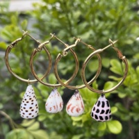 Nouvelles boucles d'oreilles créoles en acier inoxydable avec coquillage naturel Conus Ebraeus, style hawaïen, bijoux bohèmes de plage pour femmes