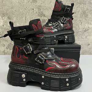 Scarpe da <span class=keywords><strong>uomo</strong></span> 2025 primavera stivali corti con suola spessa in altezza, alla moda stivali alti in pelle - Product Image 1