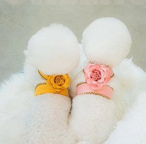 Arnés de Gamuza Premium para Perros con Diseño Floral Hecho a Mano, Ajuste Estructurado y Duradero, Arnés Personalizable para Perros y Gatos - Product Image 6