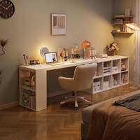 Bureau ergonomique moderne et minimaliste en bois blanc avec étagère de rangement et chaise transparente pour bureau à domicile et chambre