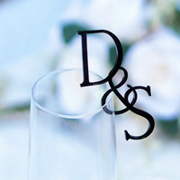 Étiquette de verre à vin personnalisée en acrylique écologique avec initiales et logo sur mesure pour décoration de fête de fiançailles